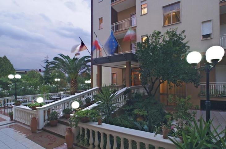 Hotel Ristorante La Siesta Pietrapaola Exterior photo